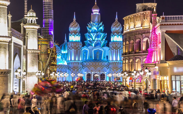INDIA_Colorful-Entrance-to-Global-Village-with-crowd-in-Dubai