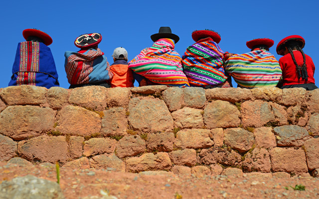 INDIA_Quechua-sitting-on-wall-in-Cusco-Peru