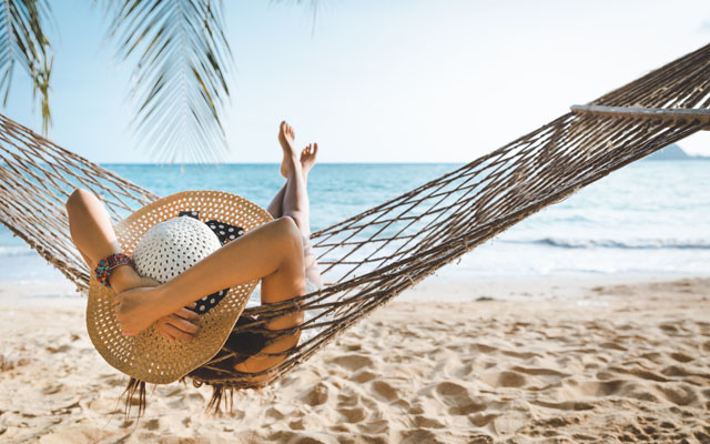 traveller on beach hammock_640