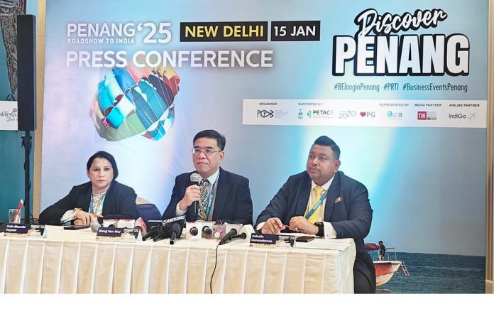 Penang-India-Roadshow-2025-Wong-Hon-Wai-(centre)