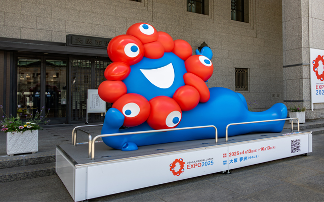 Statue-of-Myaku-Myaku,-Osaka_640