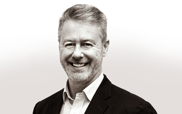 Tony-Archbold-Crystal_Cruises_640