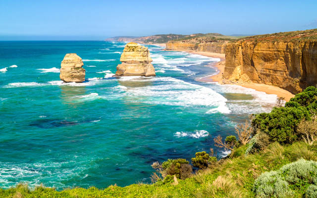 12 Apostles on Great Ocean Road in Victoria Aust 640