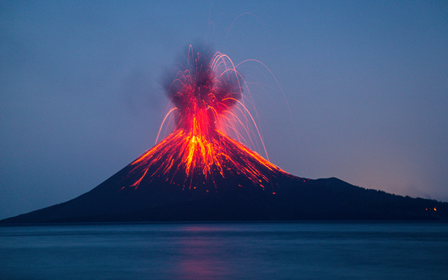 shutterstock_1272261553- Anak Krakatau 640
